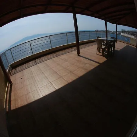 아파트 View Attic In A Giant Amphitheater... Sarandë