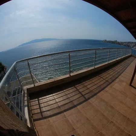 View Attic In A Giant Amphitheater... 아파트 *